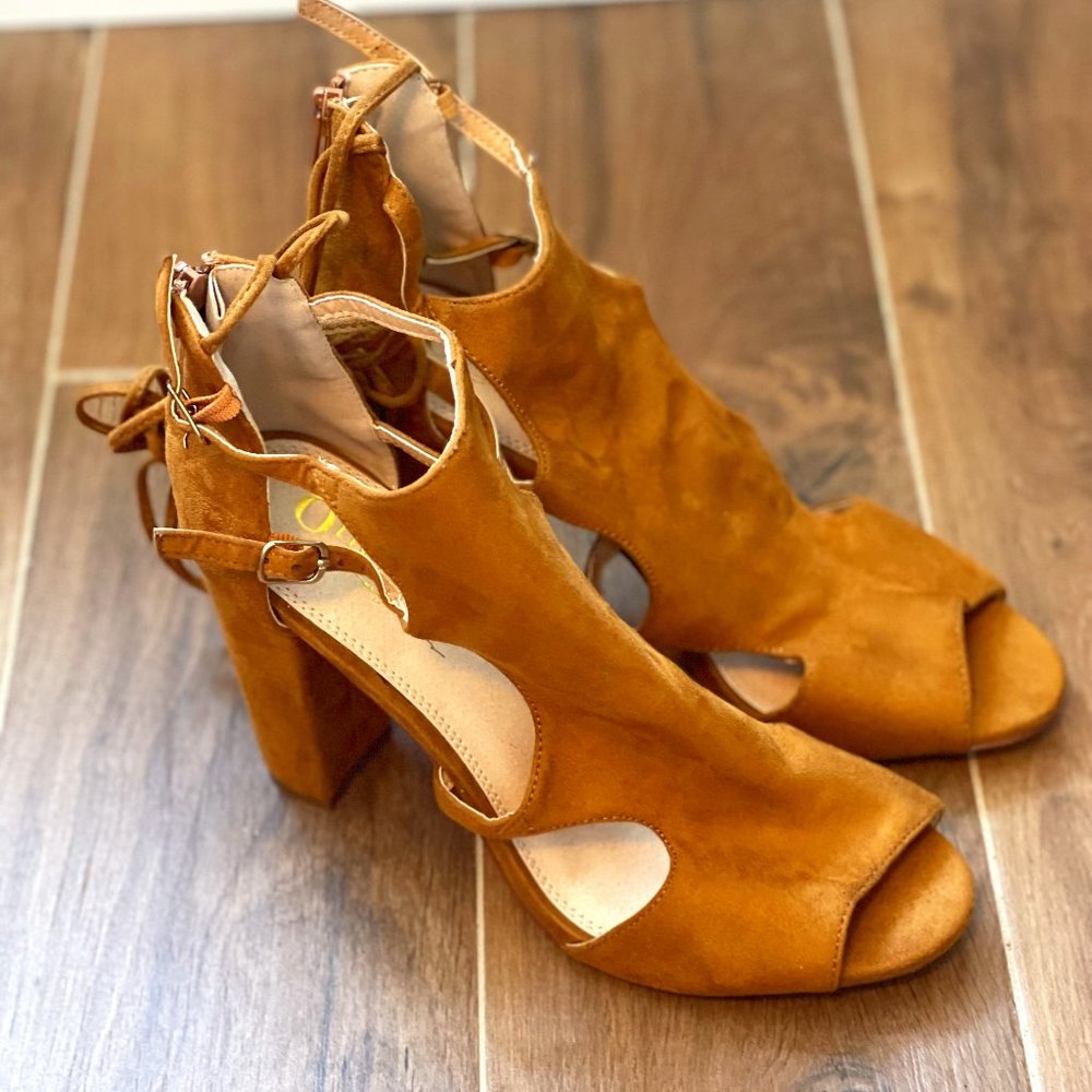 Suede Block Cutout Heel Size 10 in Chesnut 4 inch heel